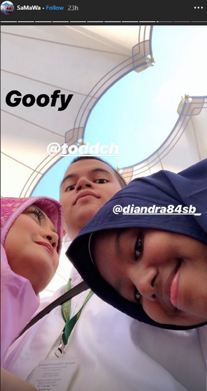Bahkan, Bella, Agus, dan kedua anaknya kini tengah menikmati ibadah umroh bersama.