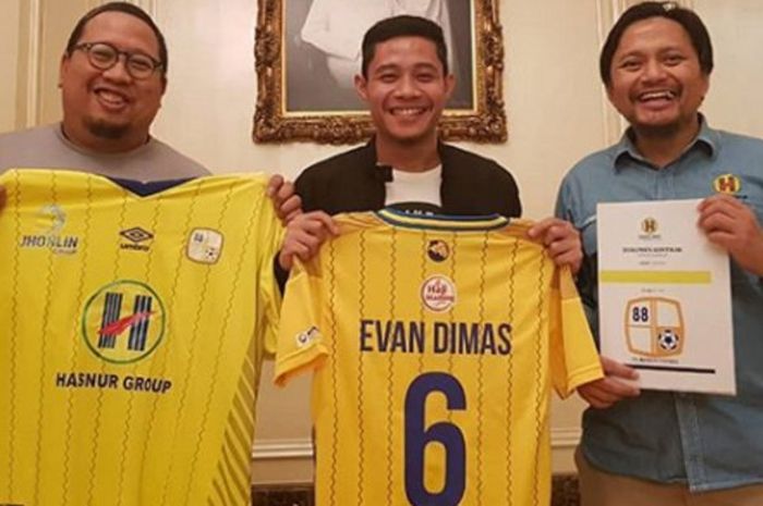 Gelandang timnas Indonesia, Evan Dimas Darmono, telah resmi bergabung dengan Barito Putera pada musi