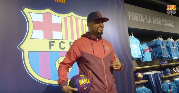 Didatangkan dari klub Liga Italia, Sassuolo, Barcelona memperkenalkan Kevin-Prince Boateng sebagai p