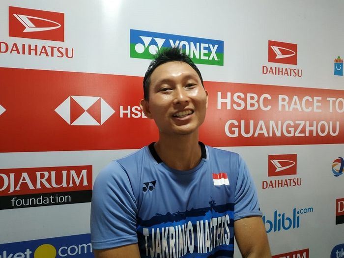 Pebulu tangkis tunggal putra Indonesia, Sony Dwi Kuncoro, saat diwawancarai di area mixed zone Istor