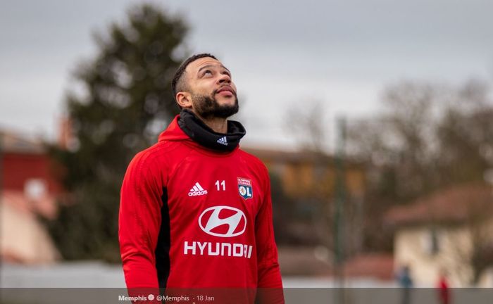 Bintang Olympique Lyon, Memphis Depay, menjadi target transfer AC milan pada jendela transfer musim panas nanti