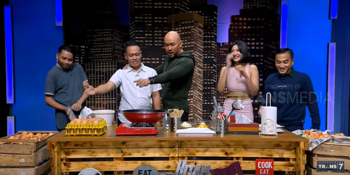 Jualan Telur Gulung Inez Rp 2 Ribu per Biji, Seorang ...