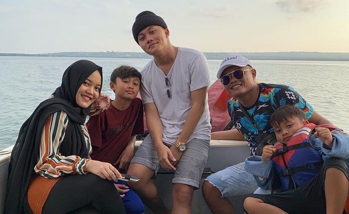 Sule dan anak-anaknya