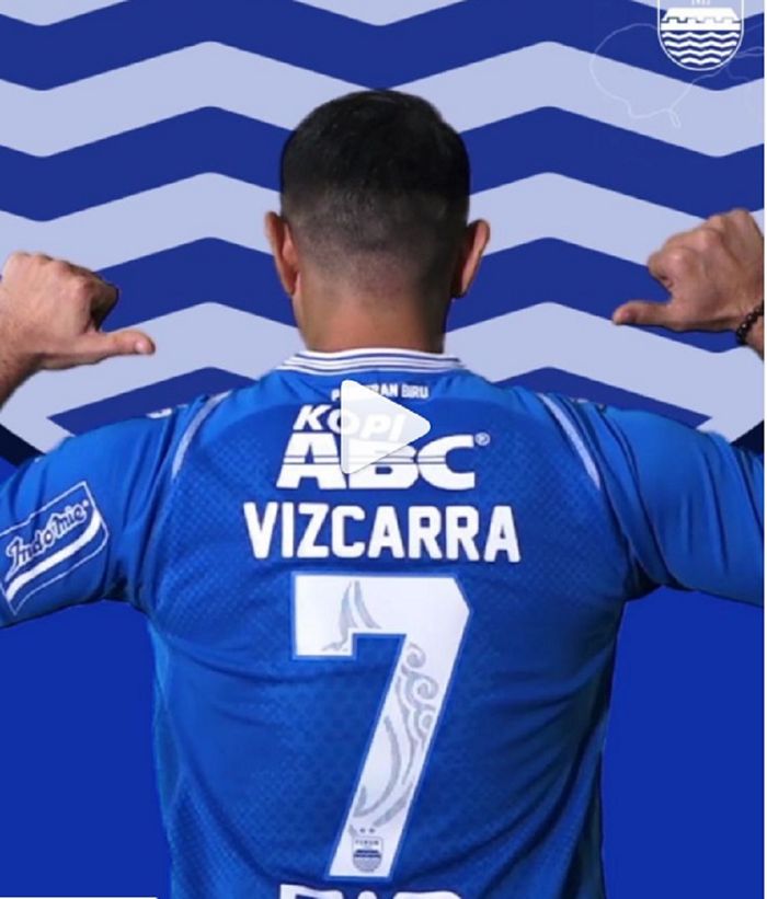 Esteban VIzcarra memakai nomor punggung 7 saat diperkenalkan Persib Bandung.