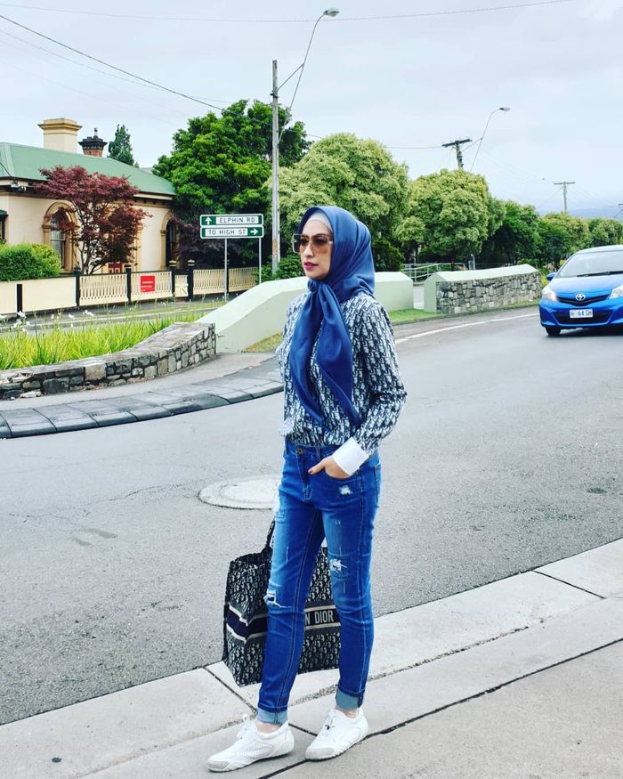 Gaya Annisa Tri Hapsari Mantan Istri Tommy Soeharto yang Modis nan Mewah - Blue Vibes
