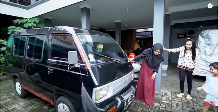 Ayu Ting Ting hadiahi Ria Ricis mobil seharga 15 M