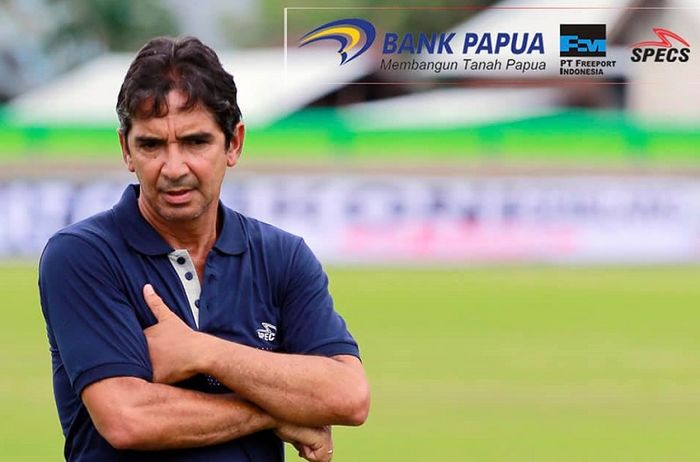 FACEBOOK.COM/GROUPS - PERSIPURA OFFICIAL
Pelatih Persipura, Luciano Leandro saat mendampingi timnya dijamu Persidago pada Piala Indonesia 2018.