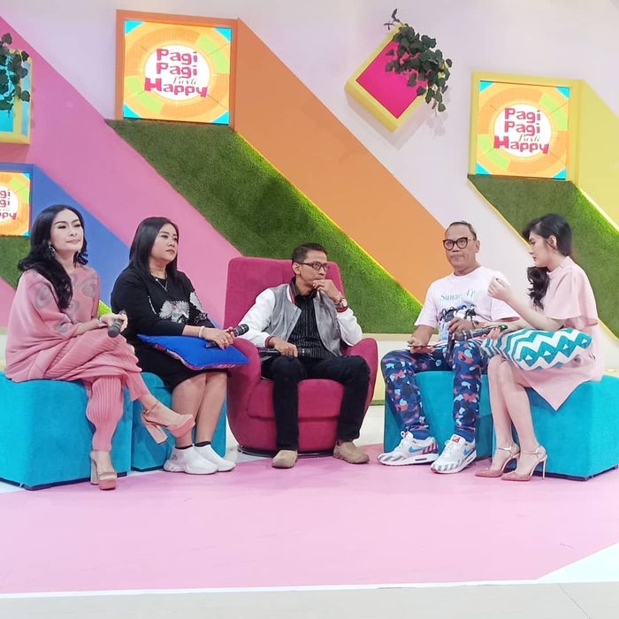 Iis Dahlia Gantikan Billy Syahputra Di Pagi Pagi Pasti Happy Usai Pertengkaran Dengan Indra Tarigan Semua Halaman Nakita