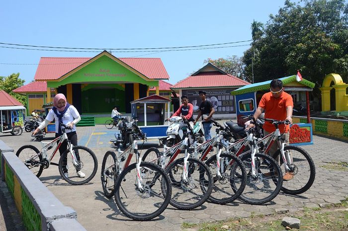 Kelompok Sadar Wisata Pulau Penyengat memiliki beberapa sepeda yang dapat disewa oleh pengunjung untuk berkeliling Pulau Penyengat.