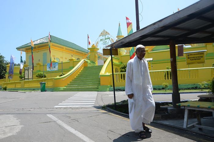Masjid Raya Sultan Riau Penyengat menjadi salah satu daya tarik utama Pulau Penyengat bagi peziarah, peneliti maupun pengunjung wisatawan baik domestik maupun mancanegara.