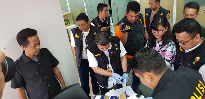 Sekjen PSSI nampak dalam penggeledahan Satgas Antimafia Bola di Kantor PSSI, FX, Sudirman, Jakarta, Rabu (30/1/2019).