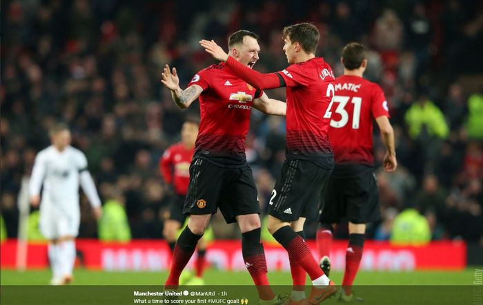 Victor Lindelof menyelamatkan Manchester United dari kekalahan dalam partai Liga Inggris kontra Burnley di Old Trafford, 29 Januari 2019.