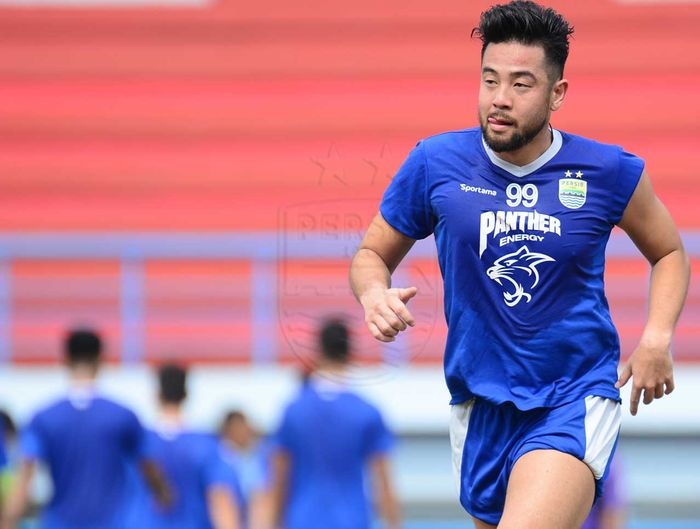 Kunihiro Yamashita Terlihat Mengenakan Seragam Persib Bandung dalam Sesi Latihan di Sport Jabar, Arcamanik, Kota Bandung pada Kamis (31/1/2019).