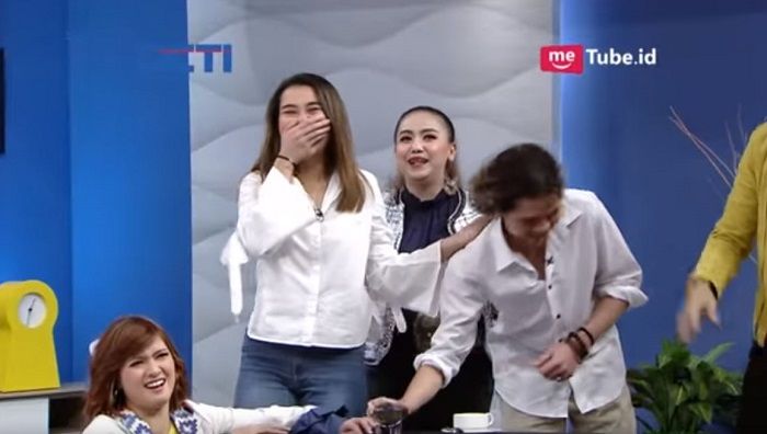 Ekspresi Aaliyah Massaid ketika Dul mengatakan keinginan agar Aaaliyah bisa mencintainya