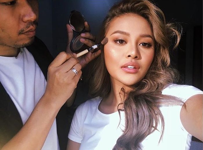 Aurel Hermansyah juga sempat tampil dengan makeup natural