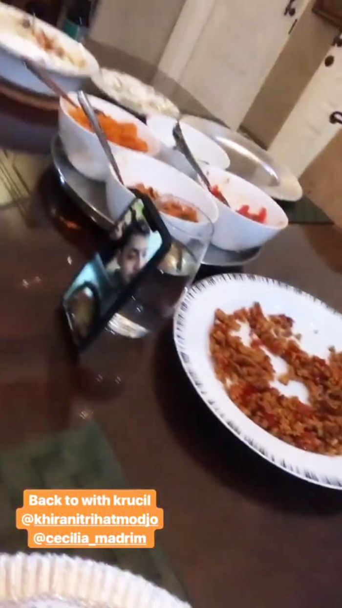 Meja makan <a href='https://pontianak.tribunnews.com/tag/mayangsari' title='Mayangsari'>Mayangsari</a>