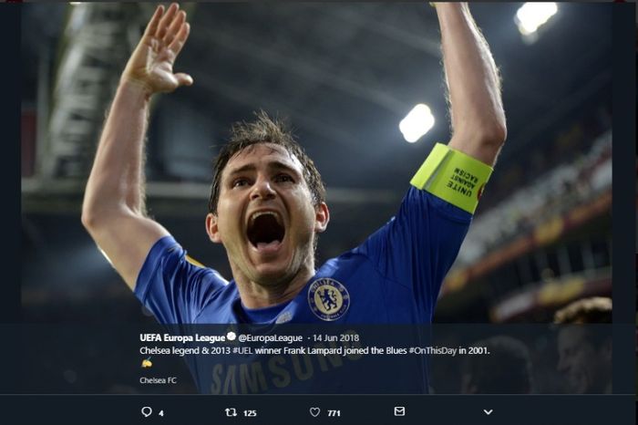 Legenda Chelsea, Frank Lampard, mampu melampaui karier sang ayah.