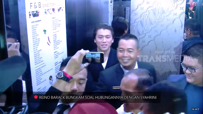 Reaksi Reino Barack Saat Ditanya Soal Komentar Simbol Cinta yang Diberikannya Kepada Syahrini di Instagram