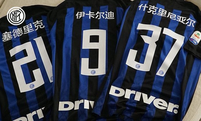 Seragam Inter Milan beraksara China untuk menyambut Tahun Baru Imlek saat versus Bologna dalam giornata ke-22 Liga Italia, 3 Februari 2019.