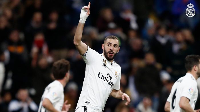 Penyerang Real Madrid, Karim Benzema, merayakan gol dalam laga pekan ke-22 Liga Spanyol kontra Deportivo Alaves di Stadion Santiago Bernabeu, 3 Februari 2019