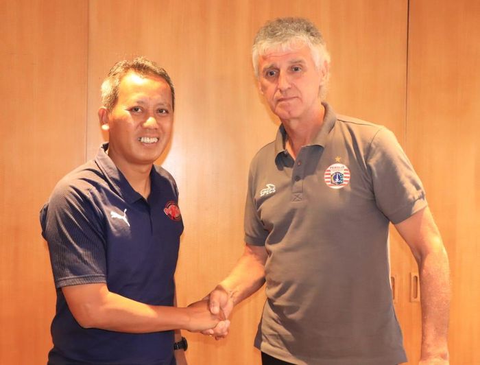 Pelatih Home United dan Persija Jakarta yakni Saswadimata Dasuki serta Ivan Kolev dalam jumpa pers, Senin (4/2/2019).