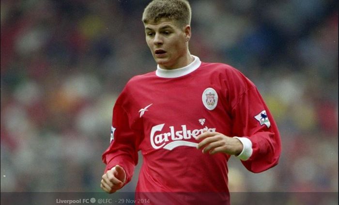 Legenda Liverpool, Steven Gerrard, mencetak gol pertamanya untuk The Reds pada laga Liga Inggris melawan Sheffield Wednesday, 5 Desember 1999.