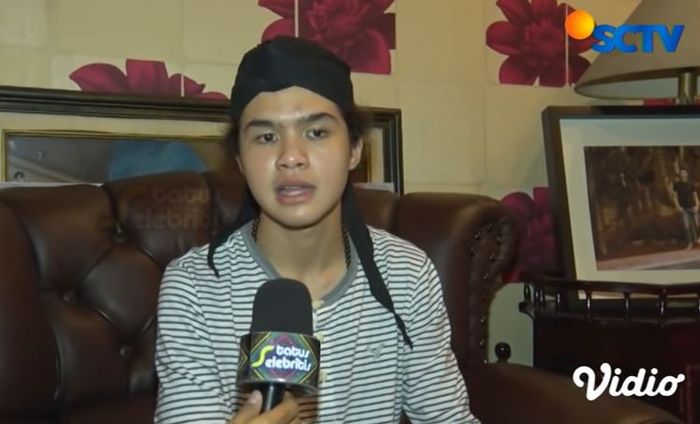 Dul Jaelani ngaku nangis di Konser Dewa 19 karena terlalu baper menghayati lagu yang ia bawakan.