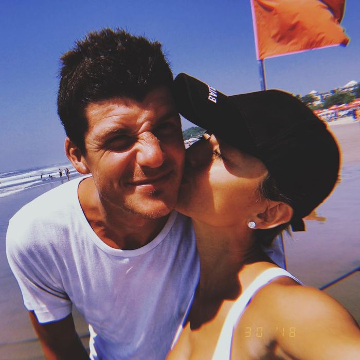 Potret kemesraan Agnez Mo dengan kekasihnya