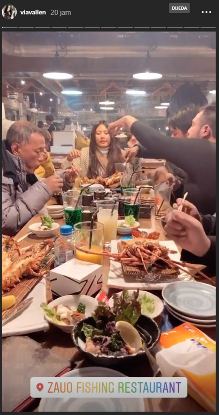 Via Vallen santap makanan mewah saat Di Jepang