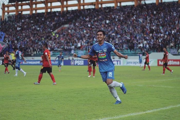 Septian David Maulana melakukan selebrasi setelah mencetak gol pertama pada laga debut bersama PSIS Semarang di Piala Indonesia 2018.