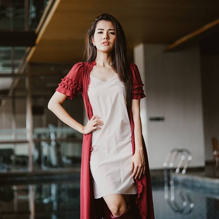 Selain sebagai model, Anggia Chan juga dikenal sebagai seorang penyanyi