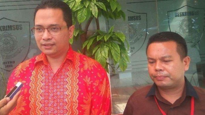 Jack Lapian bersama kuasa hukumnya Johanes Tobing.