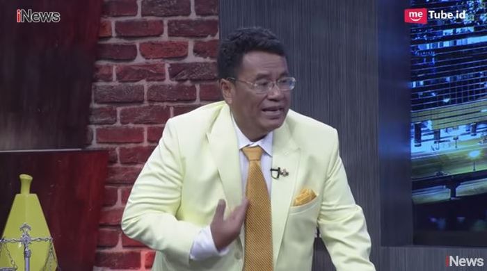Hotman Paris menangis gara-gara menyesal saat ibundanya meninggal dunia.