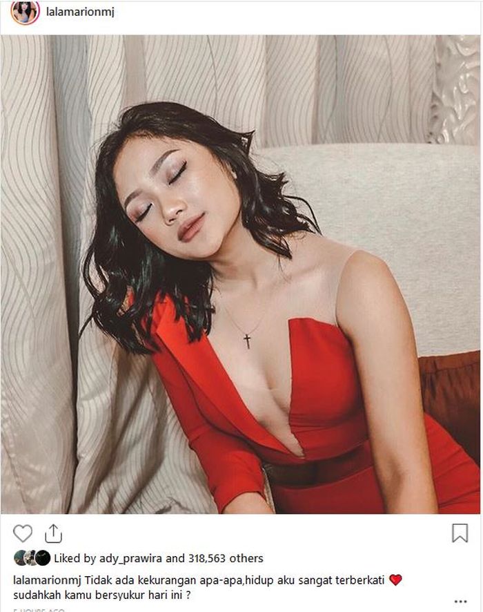 Heboh Foto Instagram Terbaru Super Seksi <a href='https://kupang.tribunnews.com/tag/marion-jola' title='Marion Jola'>Marion Jola</a> dengan Dress Merah Transparan di Bagian Dada, Setelah 5 Jam Dihapus!