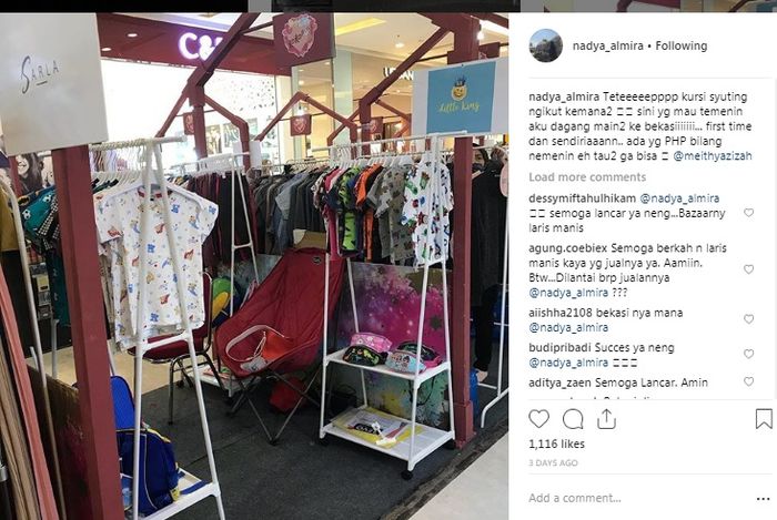 Kegiatan Nadya Almira ketika mengikuti pameran di sebuah mall
