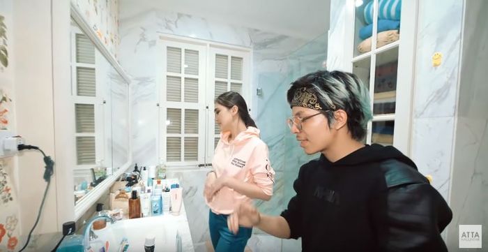 Potret kamar Luna Maya yang mewah dan punya nuansa klasik modern