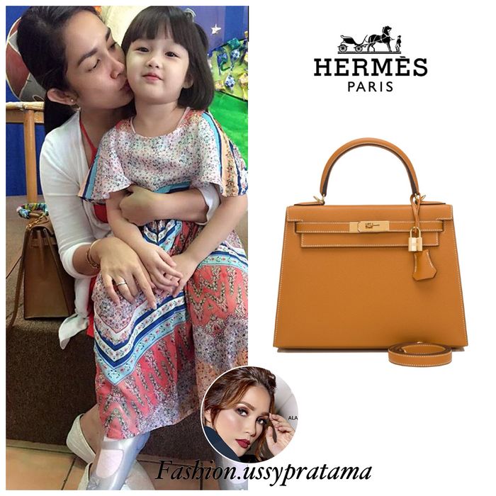 5 koleksi tas milik Ussy Sulistiawaty: Kelly Bag by Hermes
