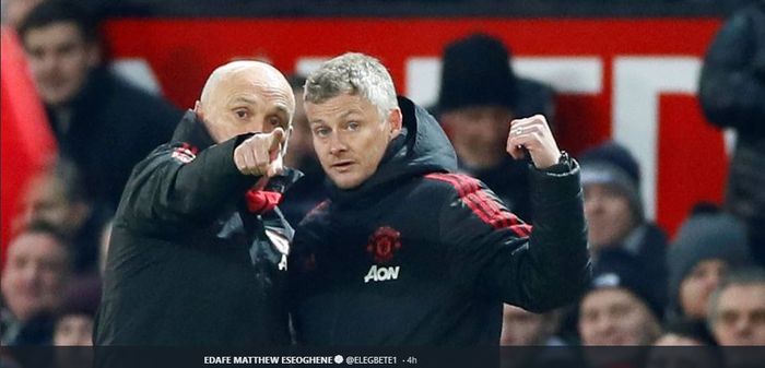 Pelatih interim Manchester United, Ole Gunnar Solskjaer (kanan) bersama asistennya, Mike Phelan (kiri)