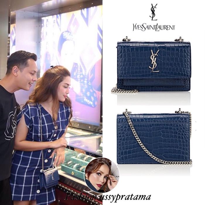5 koleksi tas milik Ussy Sulistiawaty: Sunset Monogram Small Wallet on Chain Crocodile Leather by Saint Laurent