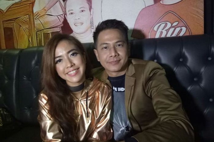 Yeslin Wang dan Delon Thamrin 