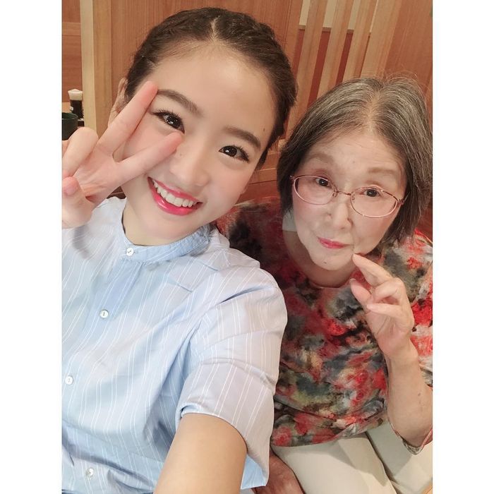 Haruka Nakagawa dan nenek tercinta