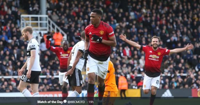 Penyerang Manchester United, Anthony Martial, mencetak gol dalam laga pekan ke-26 Liga Inggris melawan Fulham di Craven Cottage Stadium, London, 9 Februari 2019.