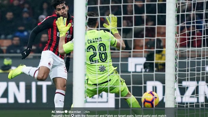 Gelandang AC Milan, Lucas Paqueta, mencetak gol dalam pertandingan melawan Cagliari di Stadion San Siro pada pekan ke-23 Liga Italia 2018-2019, Senin (11/2/2019).