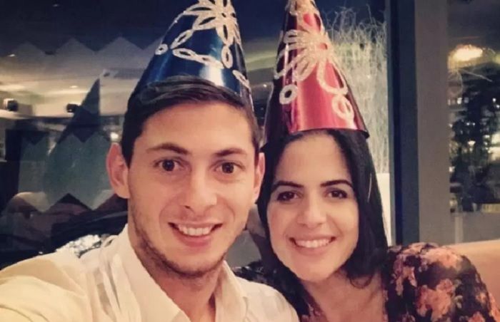 Emiliano Sala dan Luiza Ungerer, pevoli cantik dan seksi asal Brasil yang pernah menjalin hubungan spesial dengan penyerang anyar Cardiff City.