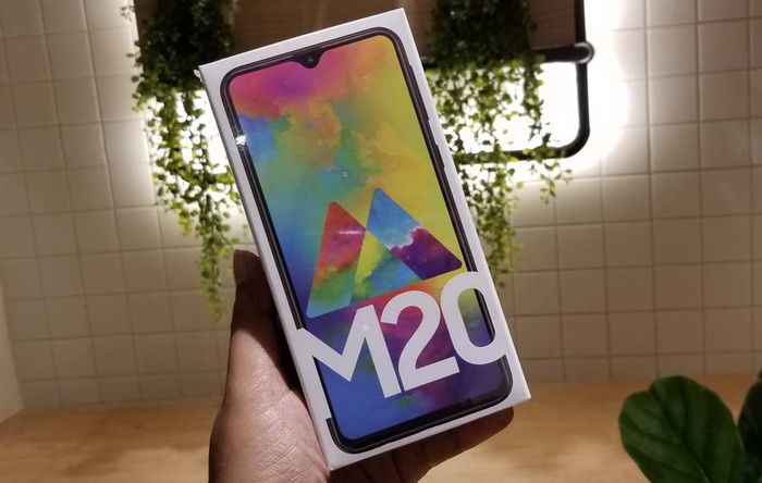 Unboxing Dan Hands On Ini Dia Penampakan Samsung Galaxy M Info Komputer Unboxing Dan Hands On Ini Dia Penampakan Samsung Galaxy M Info Komputer