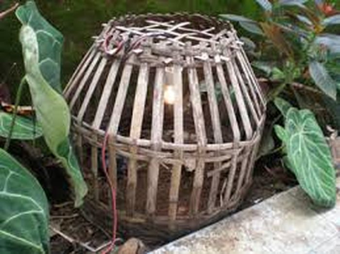 Kurungan untuk menjaga kuburan ari-ari