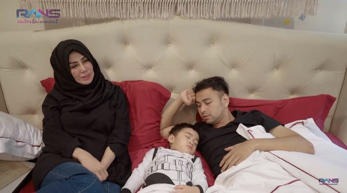 Amy Qanita saat ceritakan masa lalu Raffi Ahmad dengan ayahnya.