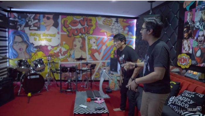 
Ruang musik di rumah Parto Patrio