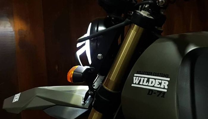 Buat Contekan Modif Scrambler, Pakai Aja Desain Royal 