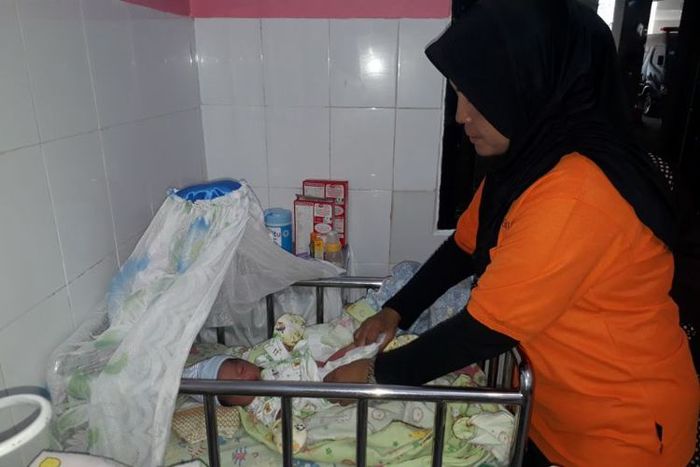 Bayi yang diambil Romi Septiawan dari rahim Erni setelah membunuhnya menggunakan parang